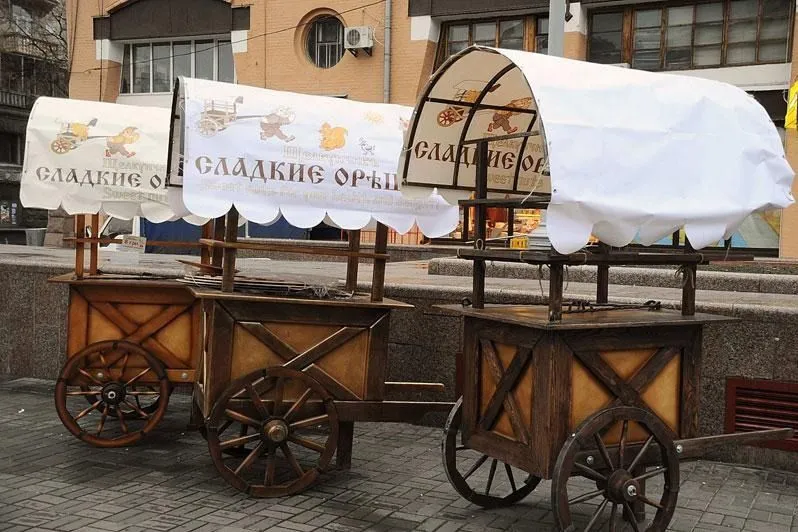 Франшиза Сладкие орешки - тележка с орехами